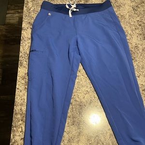 Woman’s ZAMORA scrub joggers